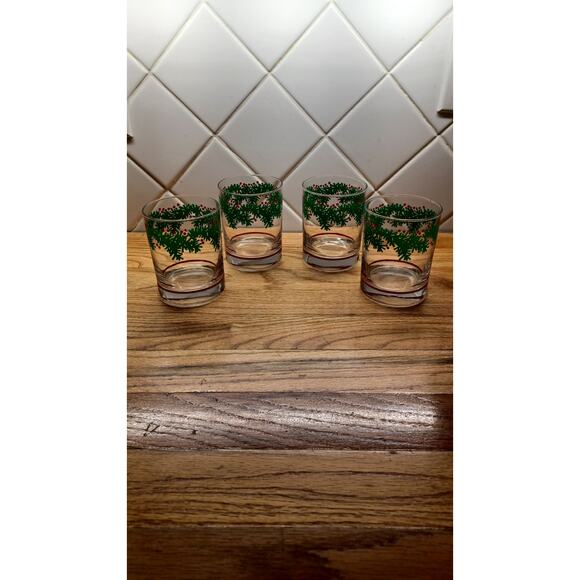 Set of 4 Vintage‎ Libbey Christmas Tumblers  Pine Garland and Berries Trim 12 oz - Picture 1 of 4